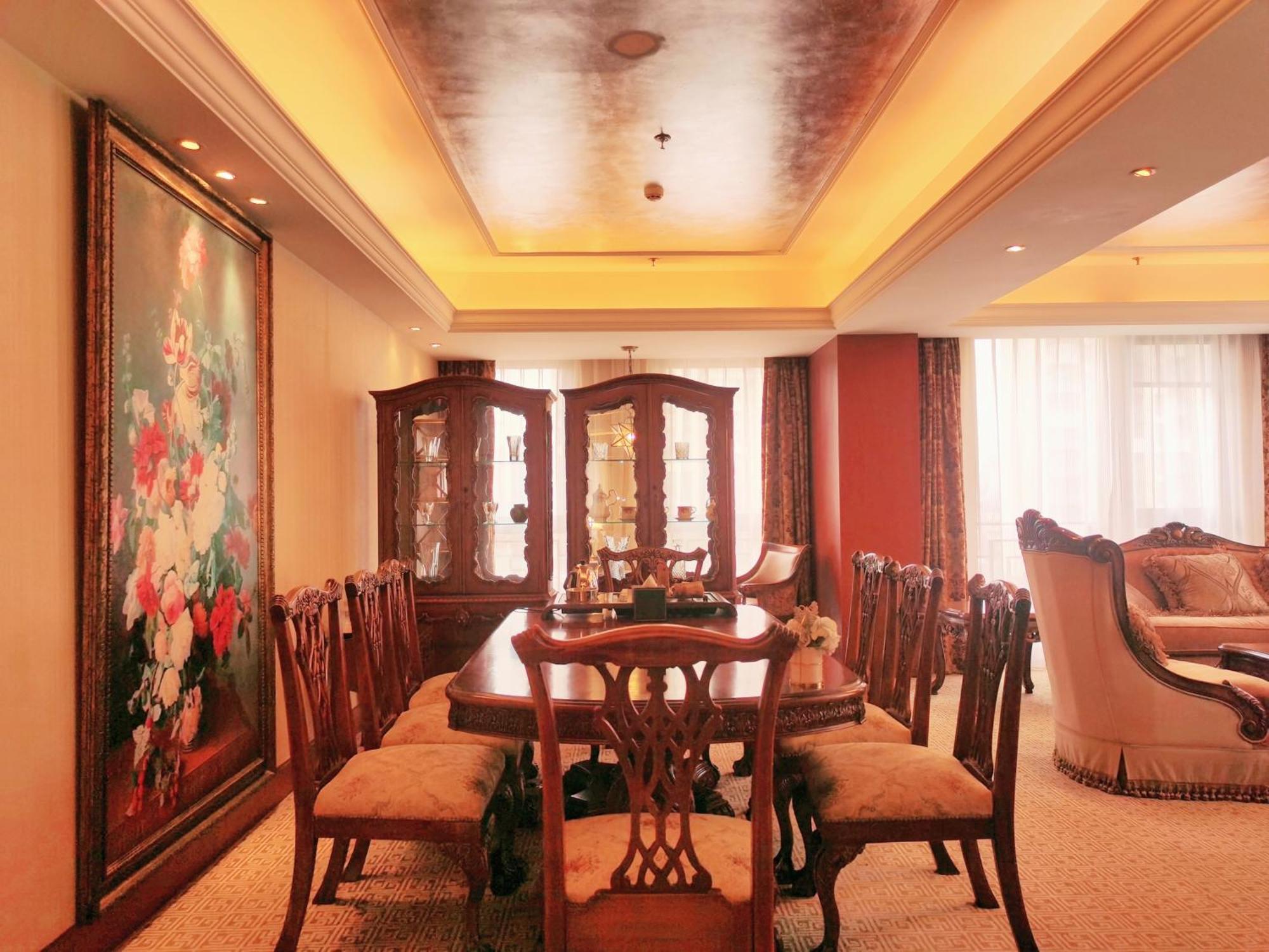 Mercure Downtown Hotel 4*
